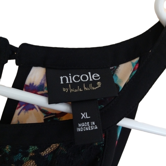 Beautiful Nicole Miller Top - Picture 5 of 7
